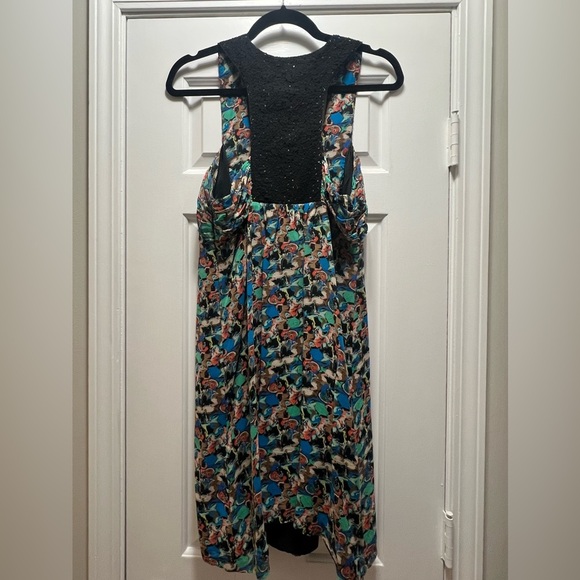 Kensie Colorful and Black Silk Dress with Statement Collar Size 10 - Picture 4 of 4